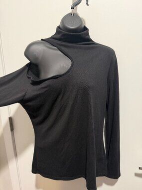 Venus Black Open‑Shoulder Lightweight Top • Size Large